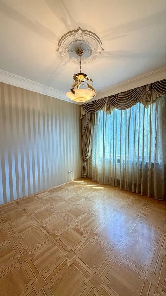 Продаж 3 кімнатної квартири Центр,Котляревського парк,школа
