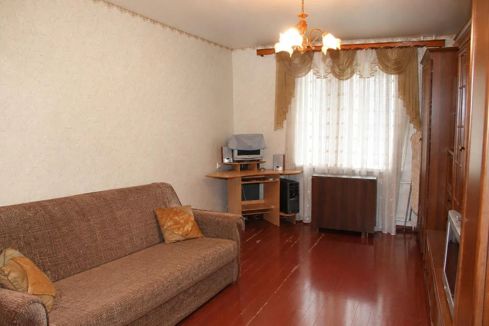 Продаж 2-к квартири у цегляному будинку (3 поверх, меблі + т