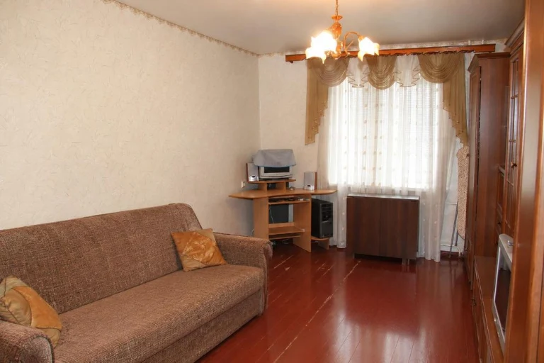 Продаж 2-к квартири у цегляному будинку (3 поверх, меблі + т