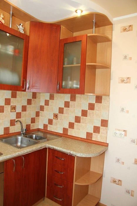 Продаж 2-к квартири у цегляному будинку (3 поверх, меблі + т
