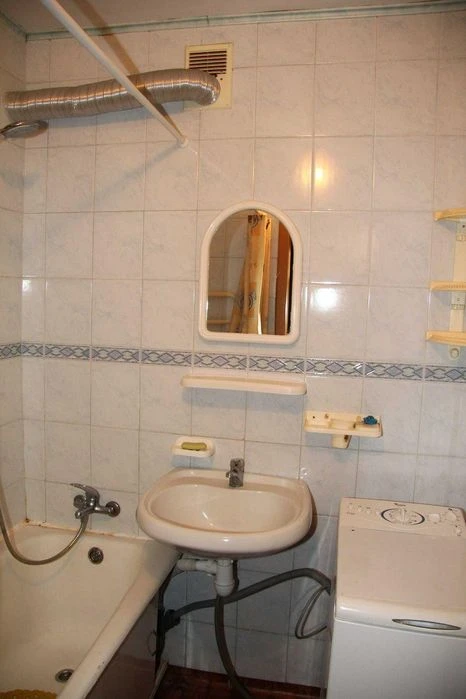 Продаж 2-к квартири у цегляному будинку (3 поверх, меблі + т