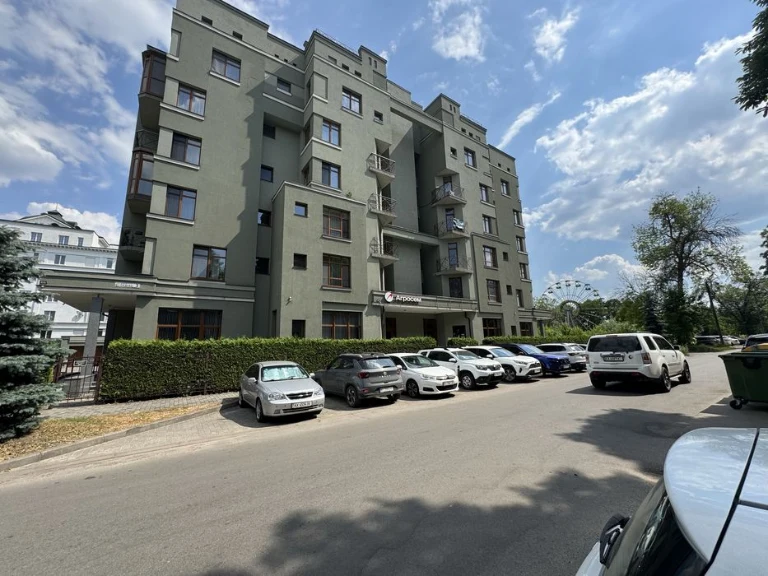 Продаж чотрикімнатної(4) квартир в центрі!! Новобудова!! Пар