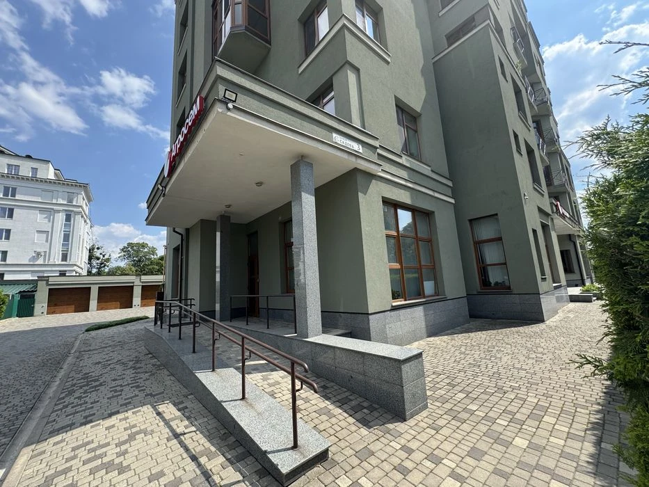 Продаж чотрикімнатної(4) квартир в центрі!! Новобудова!! Пар