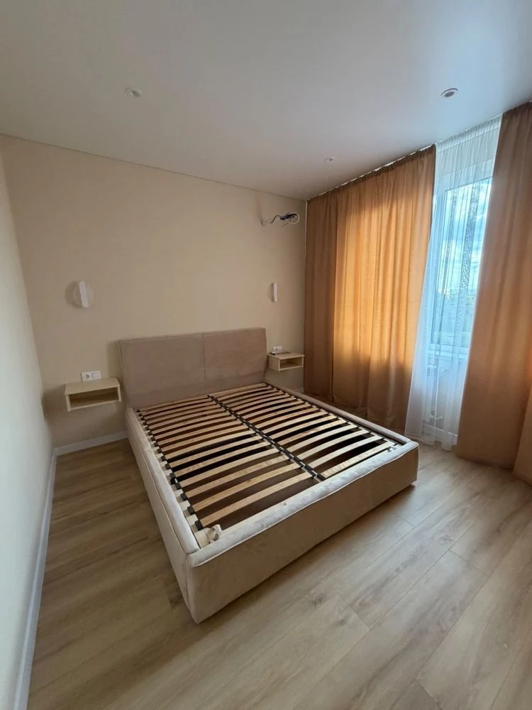Продаж 2 кім , центр , вул.Руська