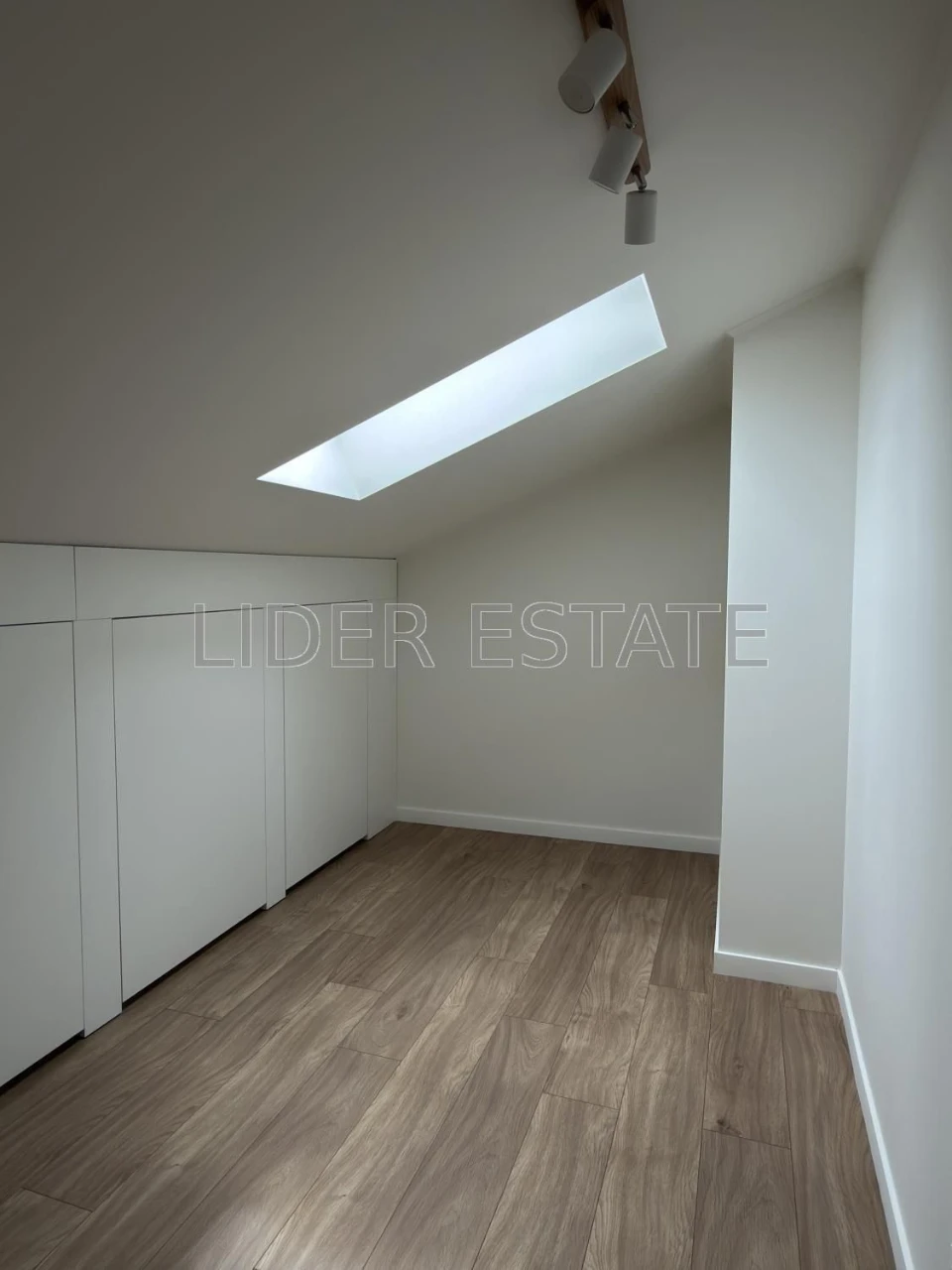 Продаж дворівневої 3-кімнатної квартири | 79,6 м² | Ужгород