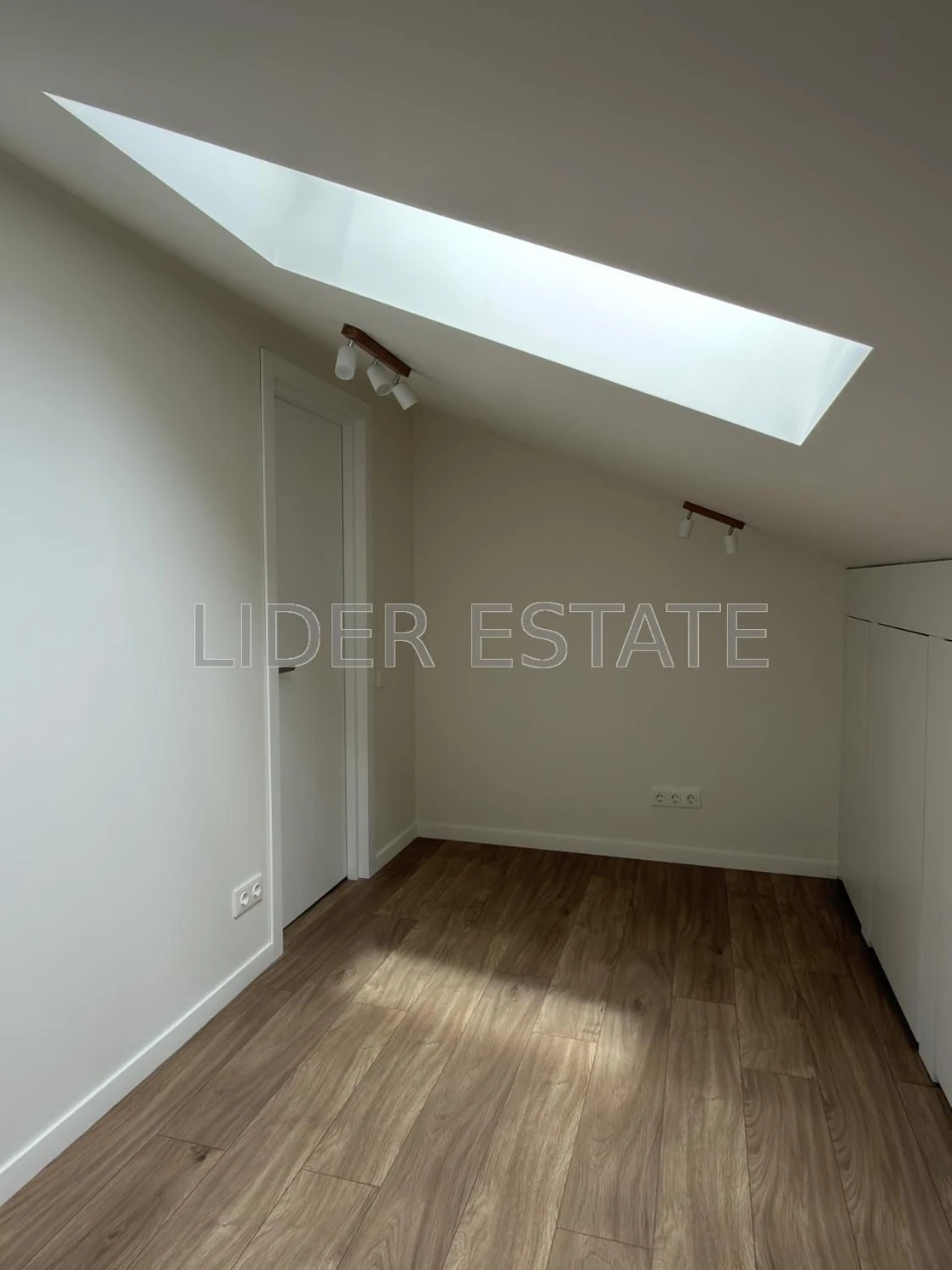Продаж дворівневої 3-кімнатної квартири | 79,6 м² | Ужгород