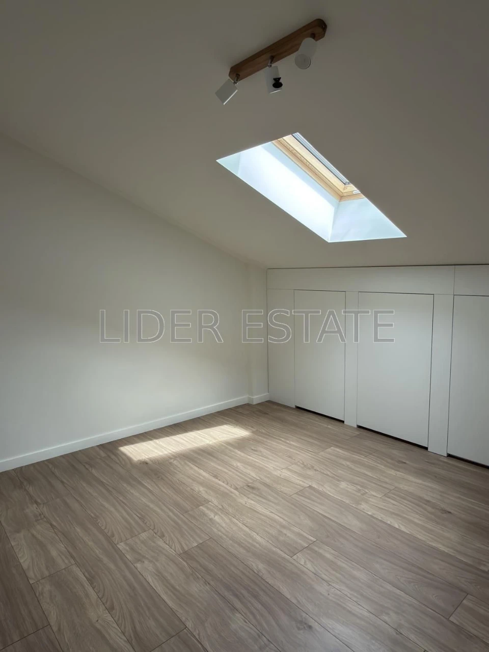 Продаж дворівневої 3-кімнатної квартири | 79,6 м² | Ужгород