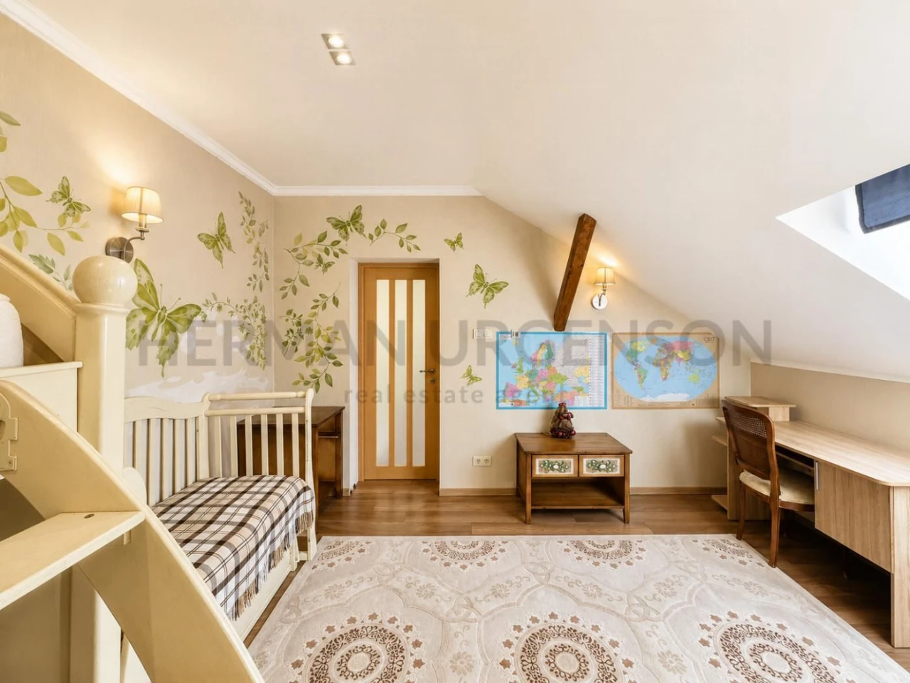 Продаж дворівневої 4к квартири 130 м.кв / Центр, вул. Волоши