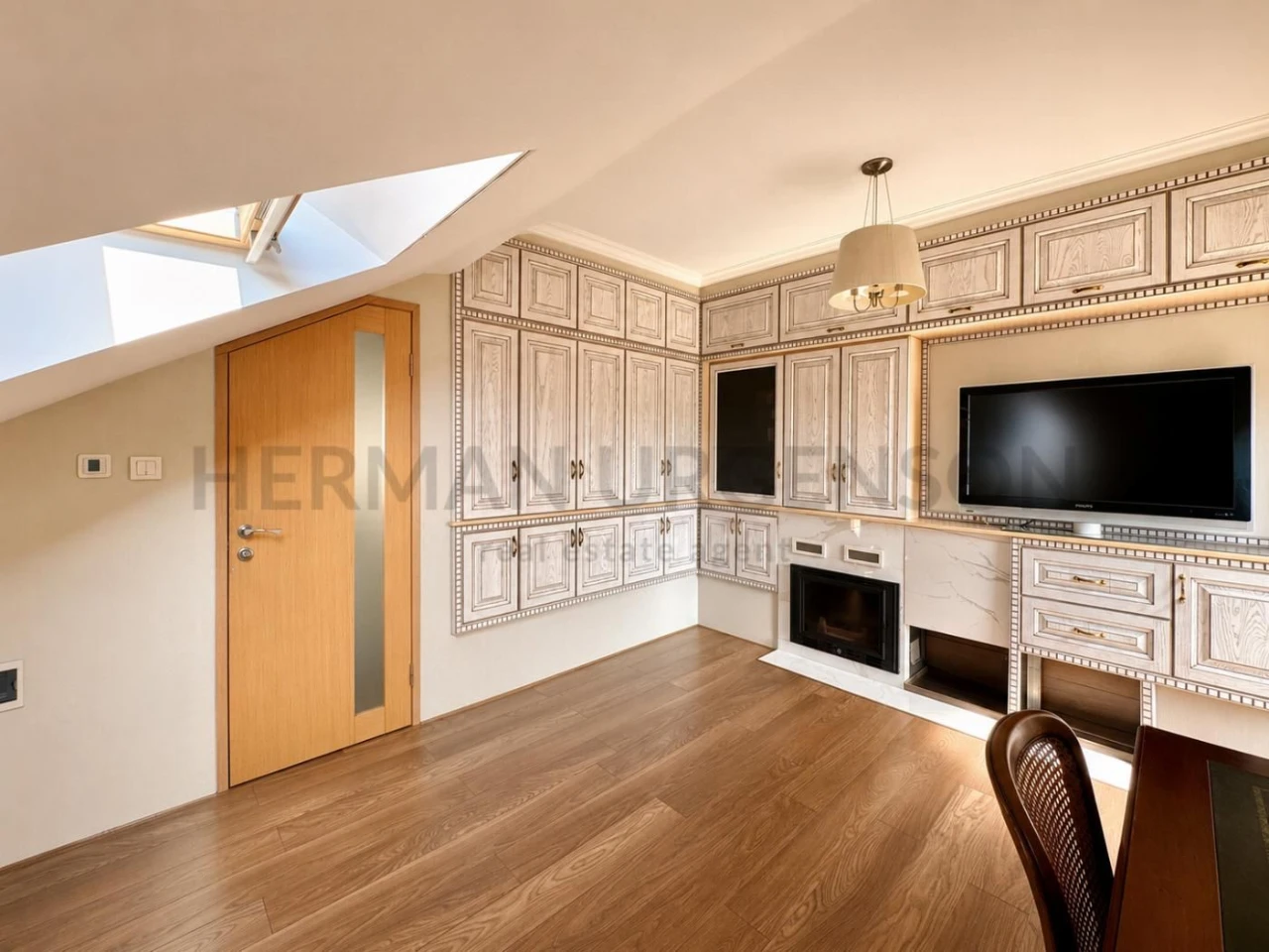 Продаж дворівневої 4к квартири 130 м.кв / Центр, вул. Волоши