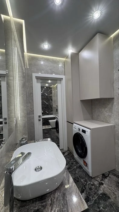 Центр. Новобудова. 55 м.кв.
