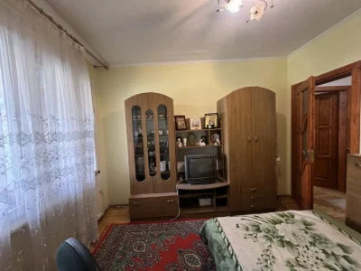 УЖГОРОД ! Продаж трикімнатноі квартири