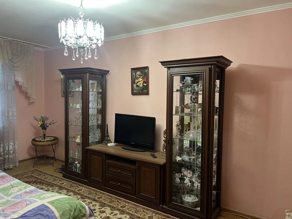 УЖГОРОД ! Продаж трикімнатноі квартири