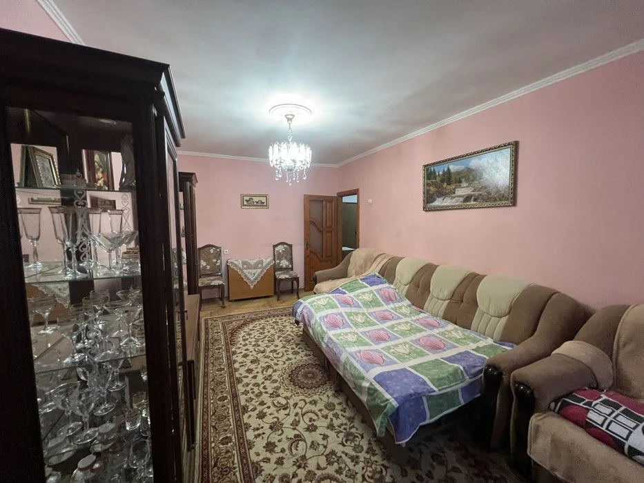 УЖГОРОД ! Продаж трикімнатноі квартири