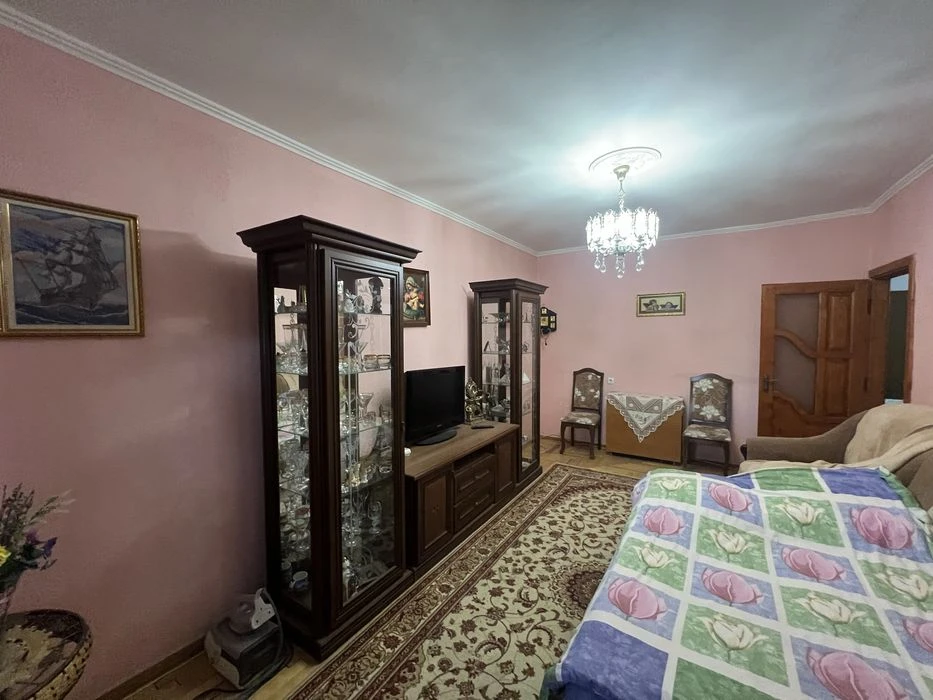 УЖГОРОД ! Продаж трикімнатноі квартири