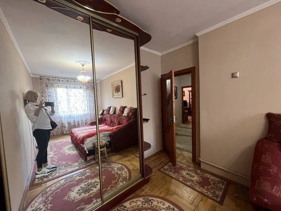 УЖГОРОД ! Продаж трикімнатноі квартири