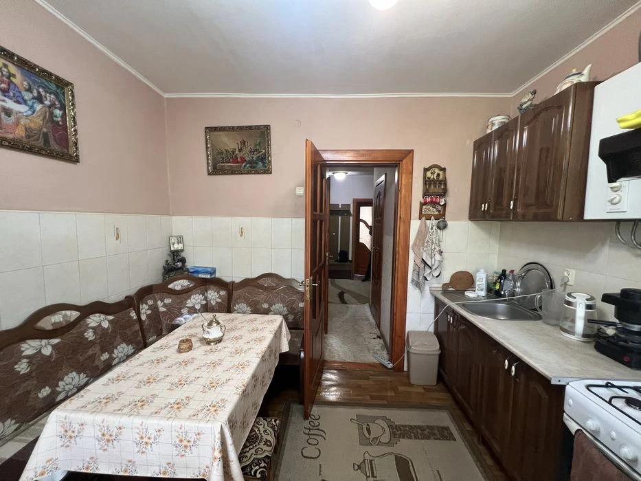 УЖГОРОД ! Продаж трикімнатноі квартири