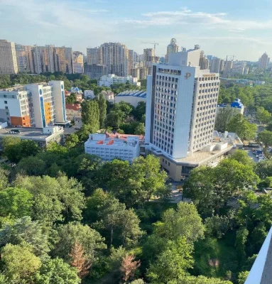 Квартира с частичным ремонтом в ЖК Гринвуд на Французском б