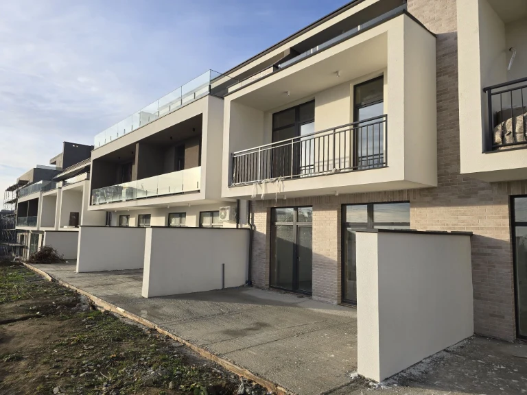 ПРОДАЖ 3-км. КВАРТИРИ 105,8 м² – 1 поверх / тераса / клумба