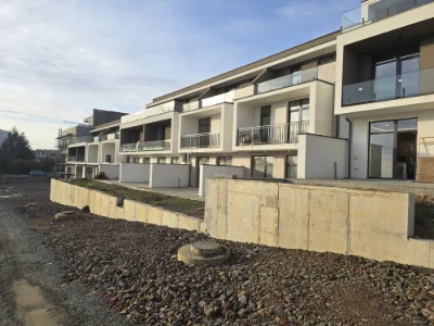 ПРОДАЖ 3-км. КВАРТИРИ 105,8 м² – 1 поверх / тераса / клумба