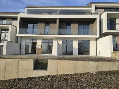 ПРОДАЖ 3-км. КВАРТИРИ 105,8 м² – 1 поверх / тераса / клумба