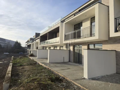 ПРОДАЖ 3-км. КВАРТИРИ 105,8 м² – 1 поверх / тераса / клумба
