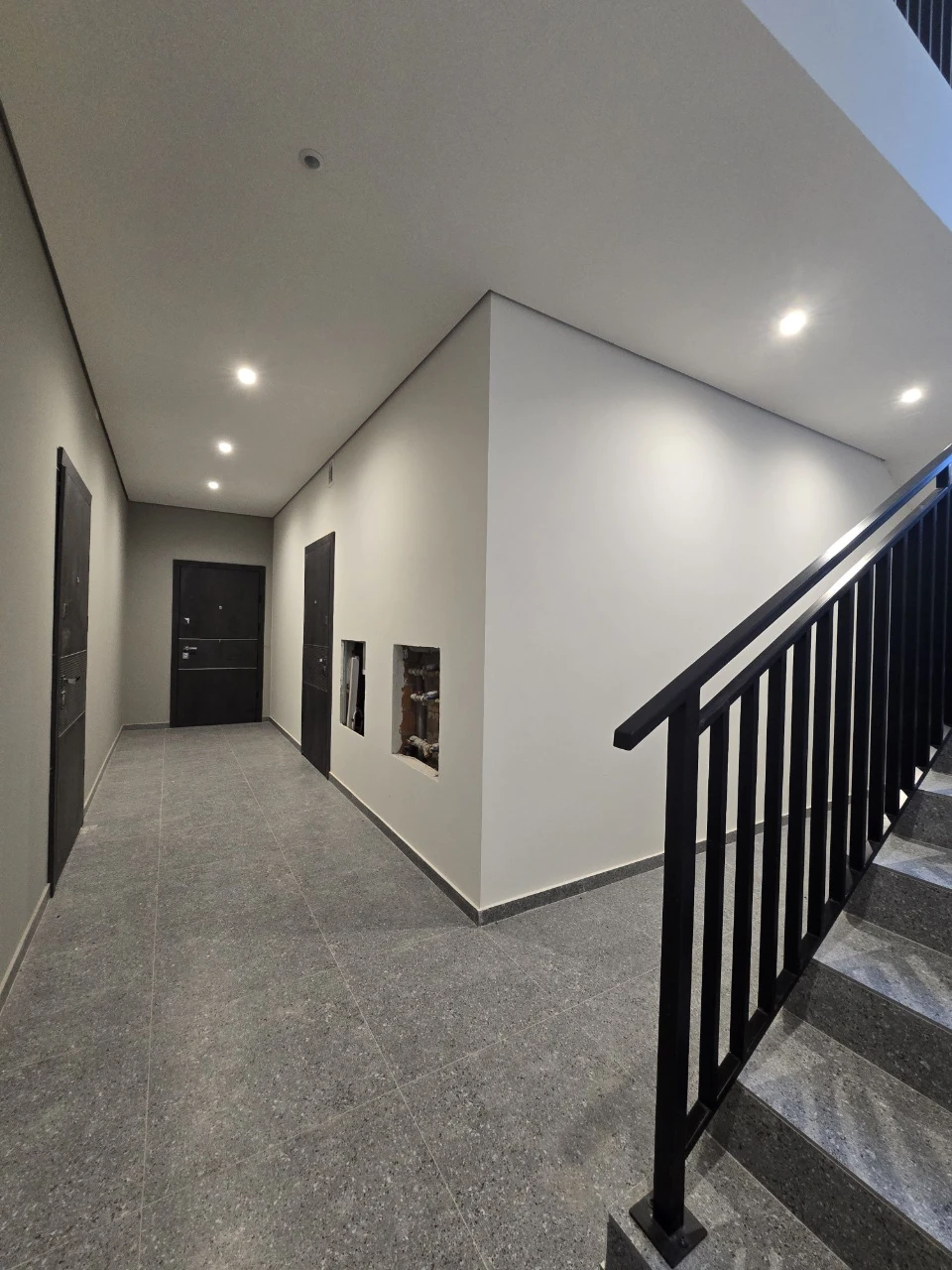 ПРОДАЖ 3-км. КВАРТИРИ 105,8 м² – 1 поверх / тераса / клумба
