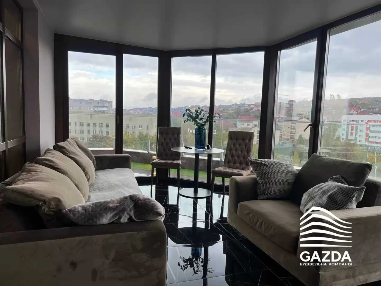 3-кімнатна квартира 103,5 м² з ремонтом панорамною терасою в