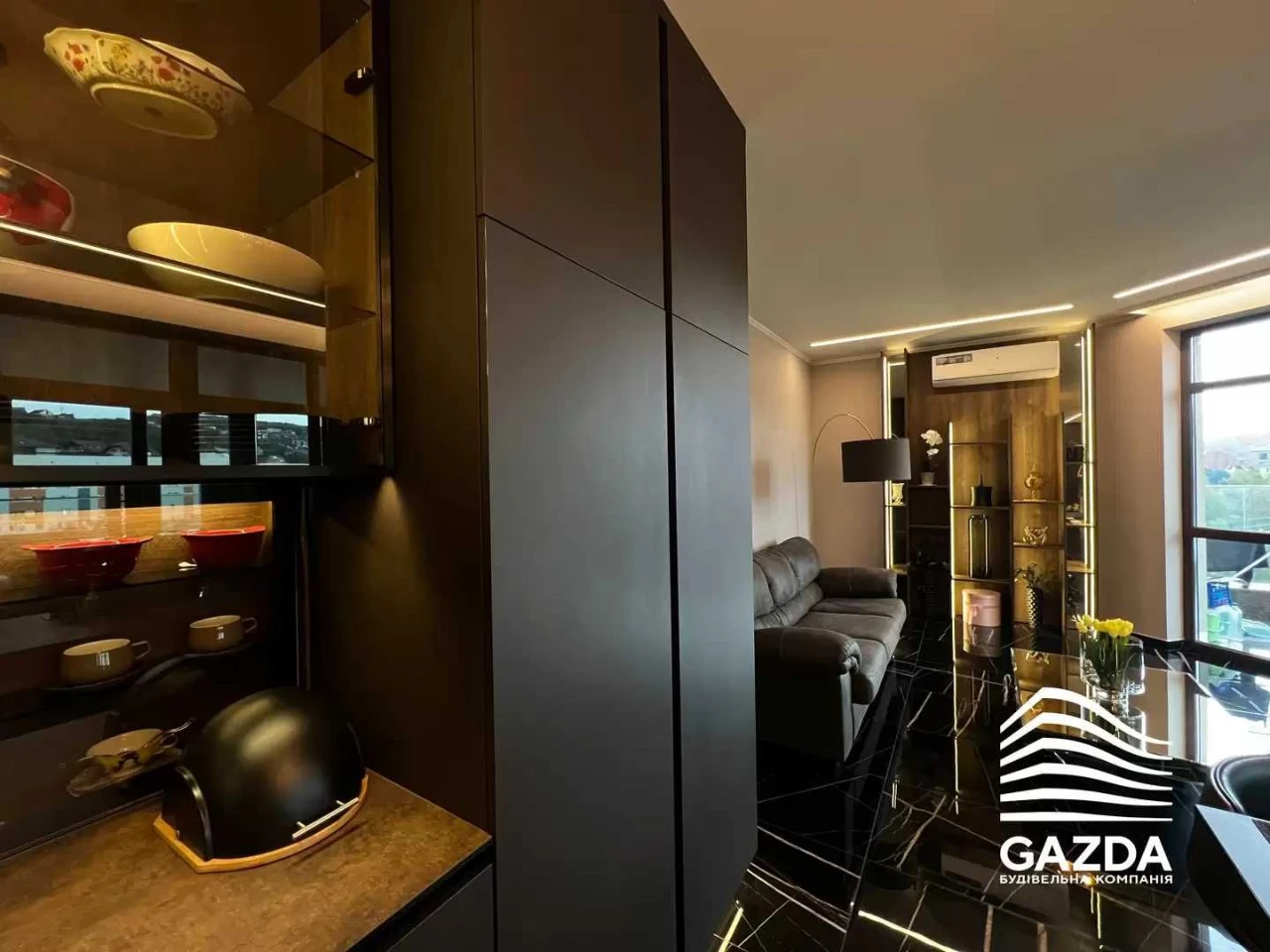 3-кімнатна квартира 103,5 м² з ремонтом панорамною терасою в