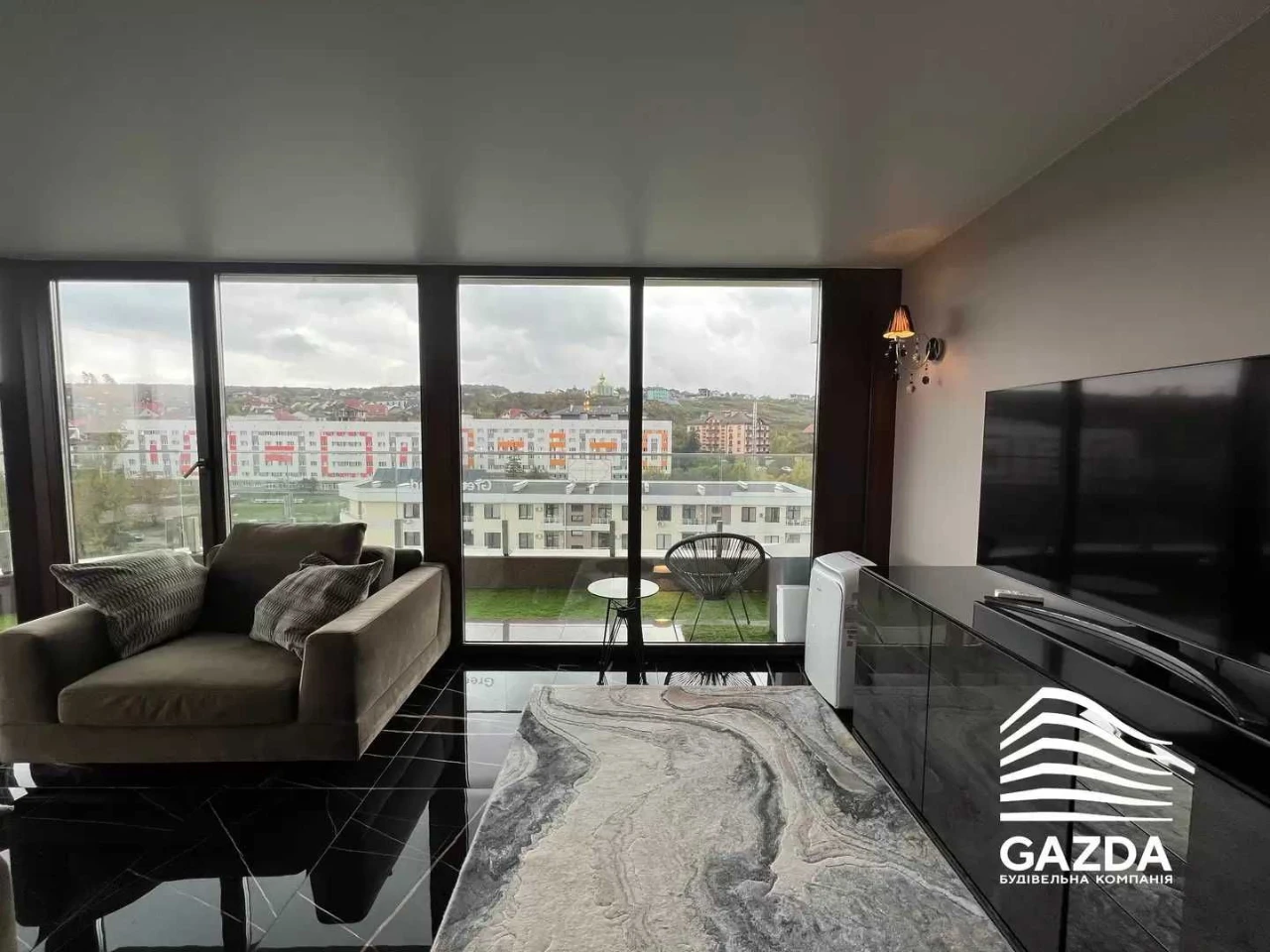 3-кімнатна квартира 103,5 м² з ремонтом панорамною терасою в