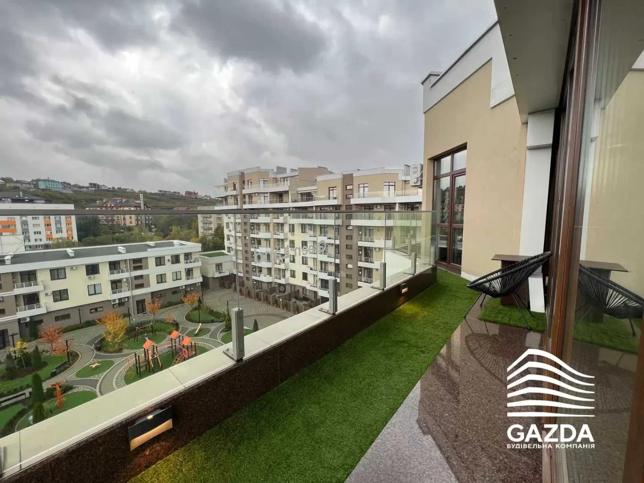 3-кімнатна квартира 103,5 м² з ремонтом панорамною терасою в