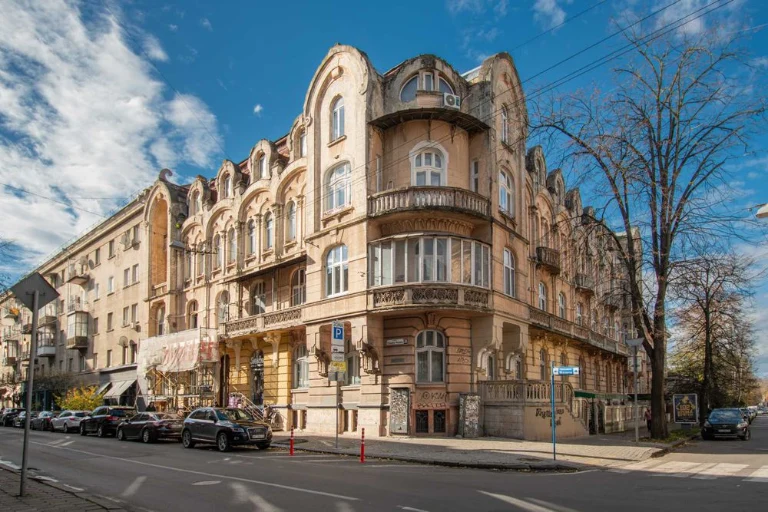 Ексклюзивна  квартира в австрійській камʼяниці по вул. Мазеп