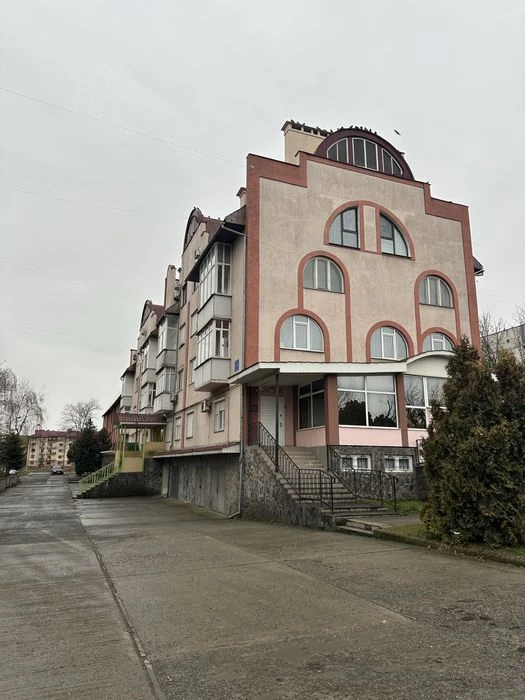 Продаж 5-ти кімнатноі квартири м.Ужгород вул.Перемоги