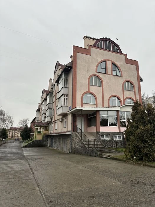 Продаж 5-ти кімнатноі квартири м.Ужгород вул.Перемоги
