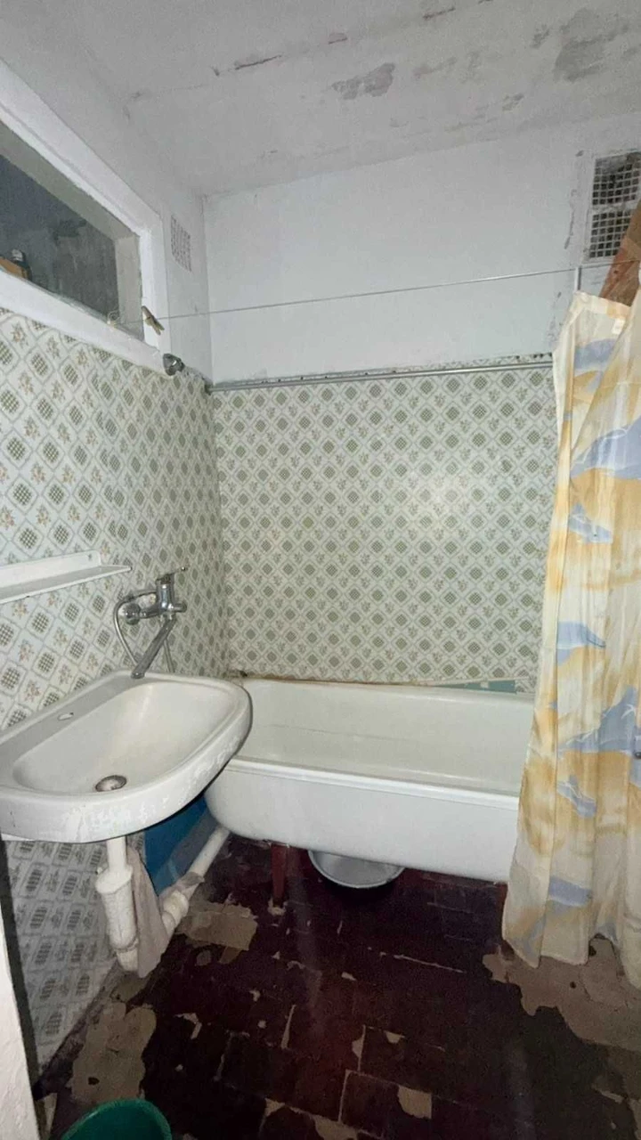 Продаж 2-х кімнатної квартири. Вул.Амброса , 40