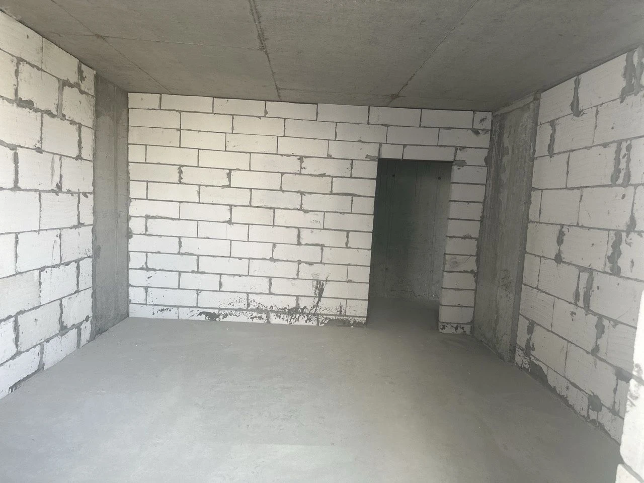 Продаж квартири в новобудові в центрі міста
