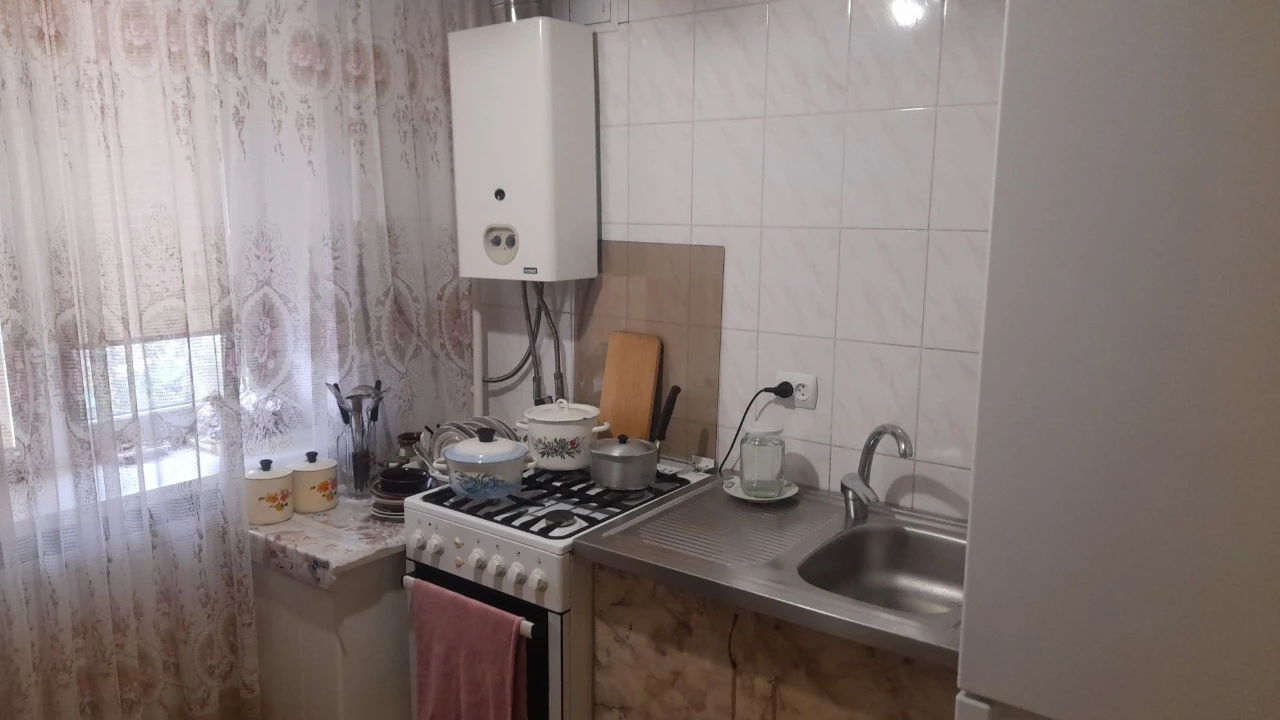 Продаж/обмін 2 кім. кв. р-н Ж/Д вокзала з ремонтом 3/5 Ц 48/
