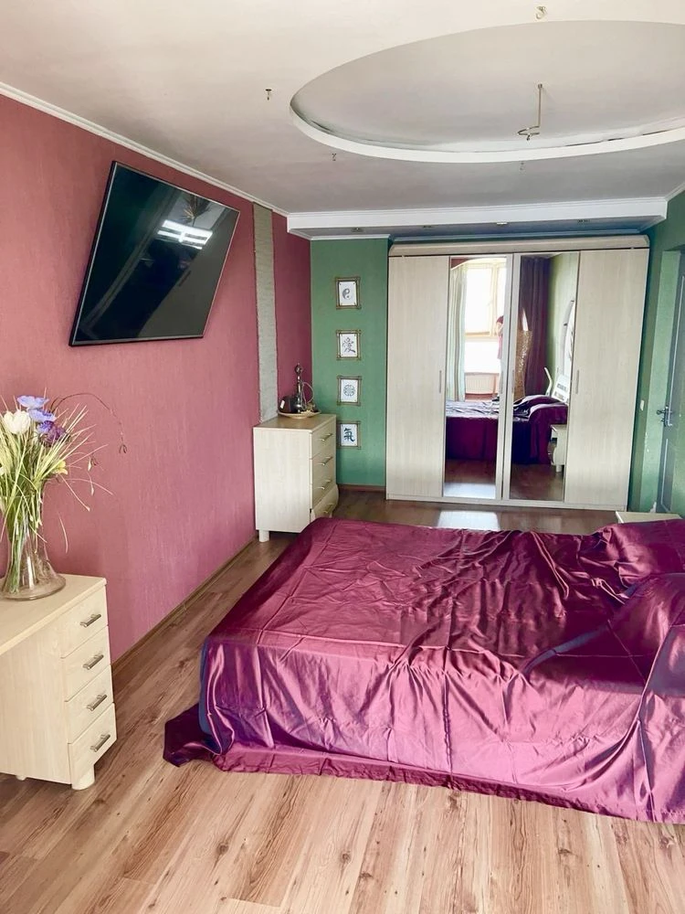Продам 5 - кв. вул. Г. Дніпра