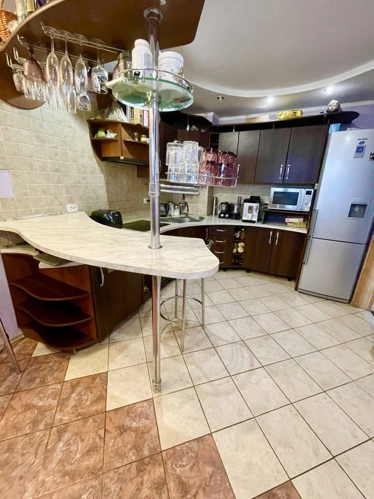 Продам 5 - кв. вул. Г. Дніпра