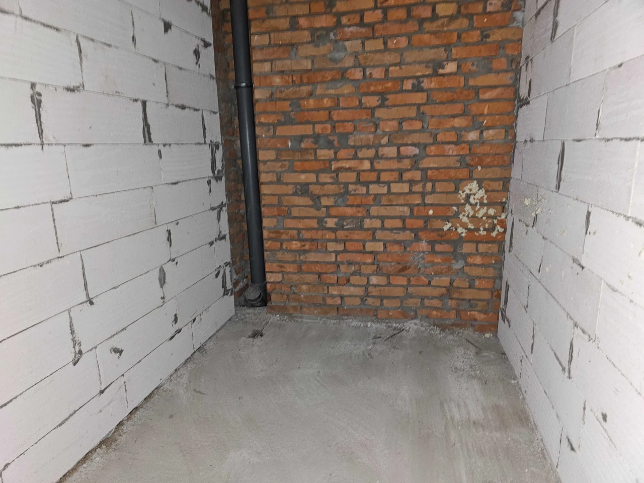 Велика квартира з індивідуальним газовим опаленням та власни