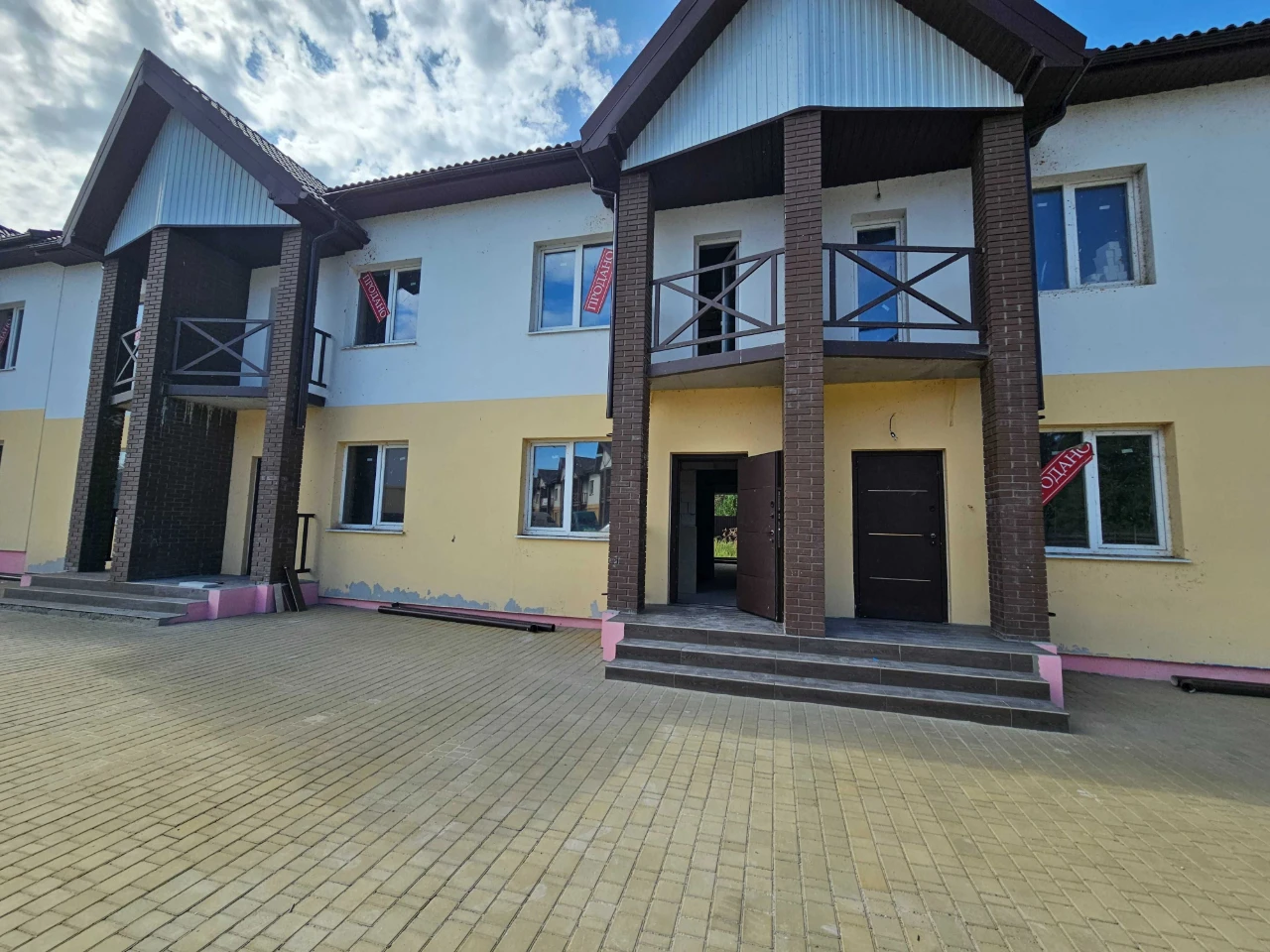 Велика квартира з індивідуальним газовим опаленням та власни