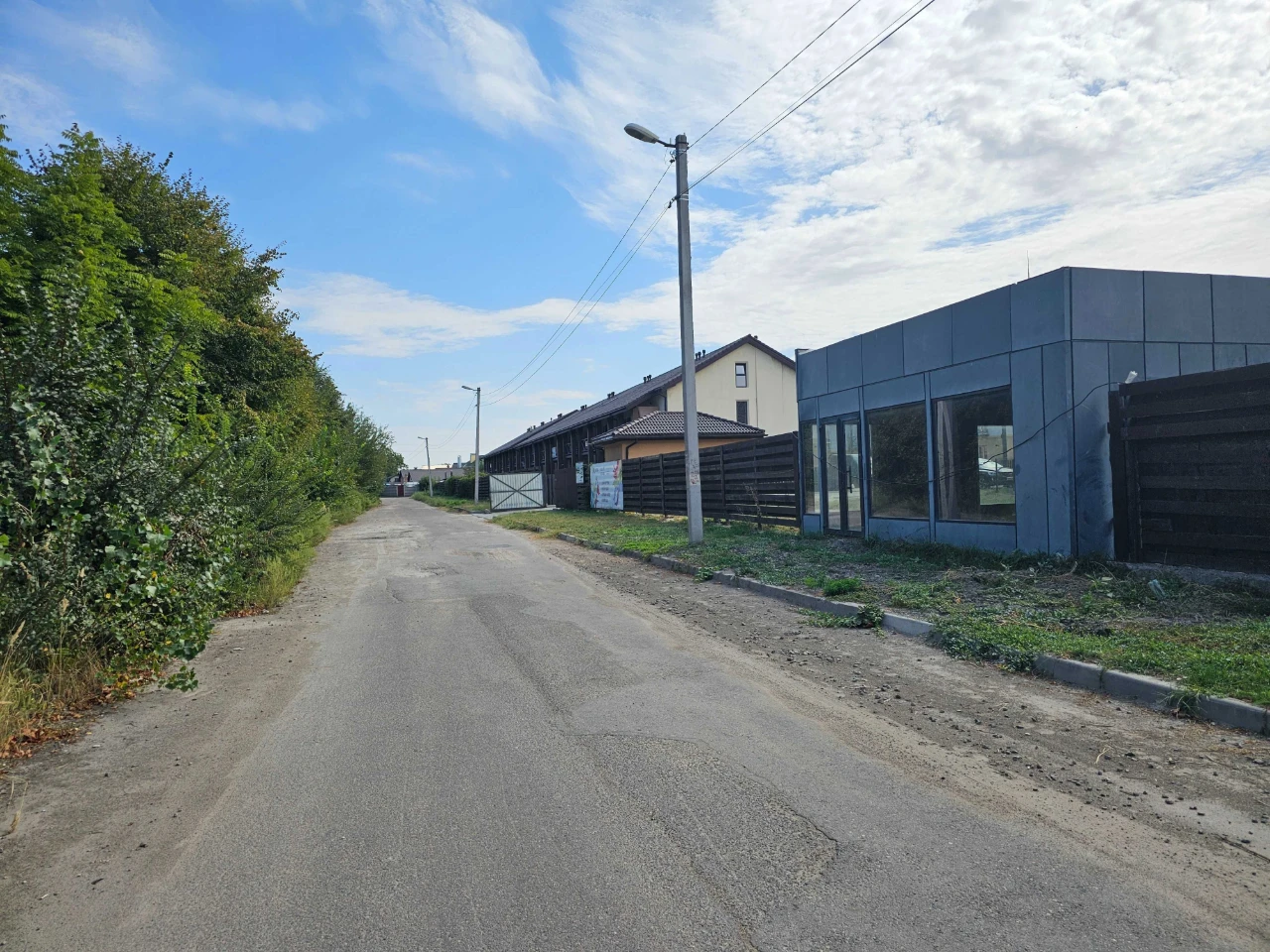 Велика квартира з індивідуальним газовим опаленням та власни
