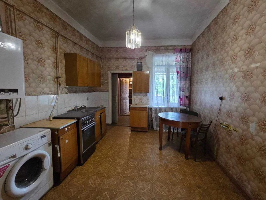 Продаж квартири на землі в центральній частині Черкас