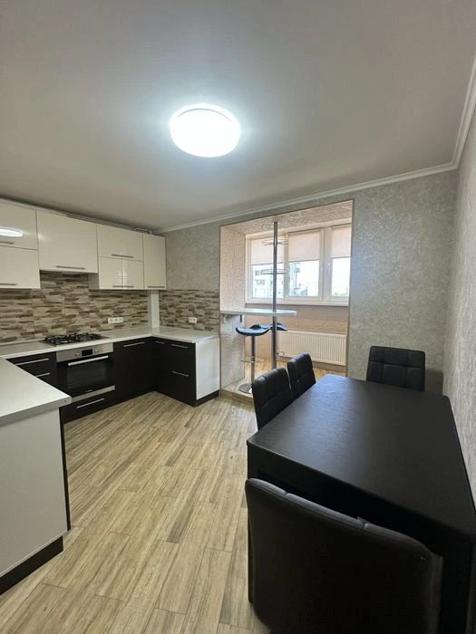Продаж  2х кімнатної квартири з ремонтом Митниця, вул Жужоми