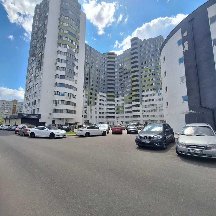 Продається простора 3 кім. кв. вул.Грушевського 110, з дизай