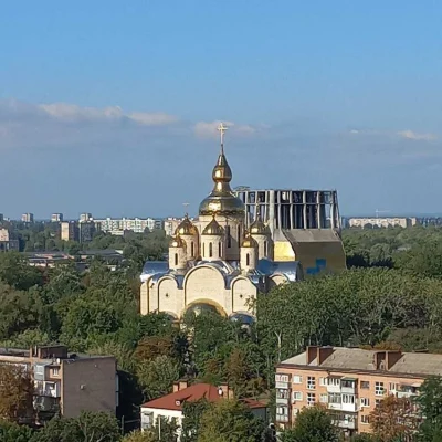 Трикімнатна  квартира Митницька 42 .