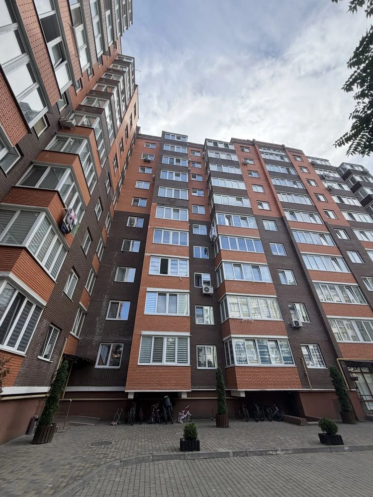 Продаж 1 кім новобудова без комісії є орендарі на квартиру з