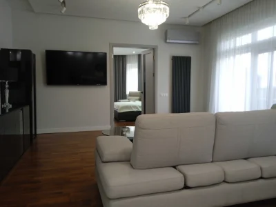 Продам сучасну квартиру 83 м кв. з суперремонтом в ценрі Чер
