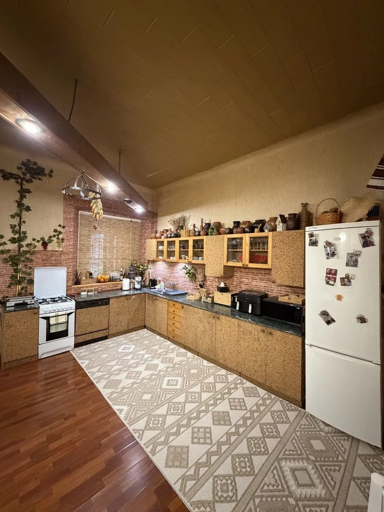 3-кімнатна квартира 178 м² | історичний центр Чернівців