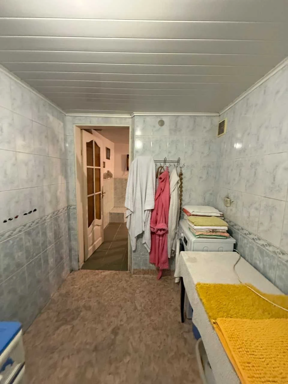 Продається 4-кімнатна квартира на Руданського з власною земе