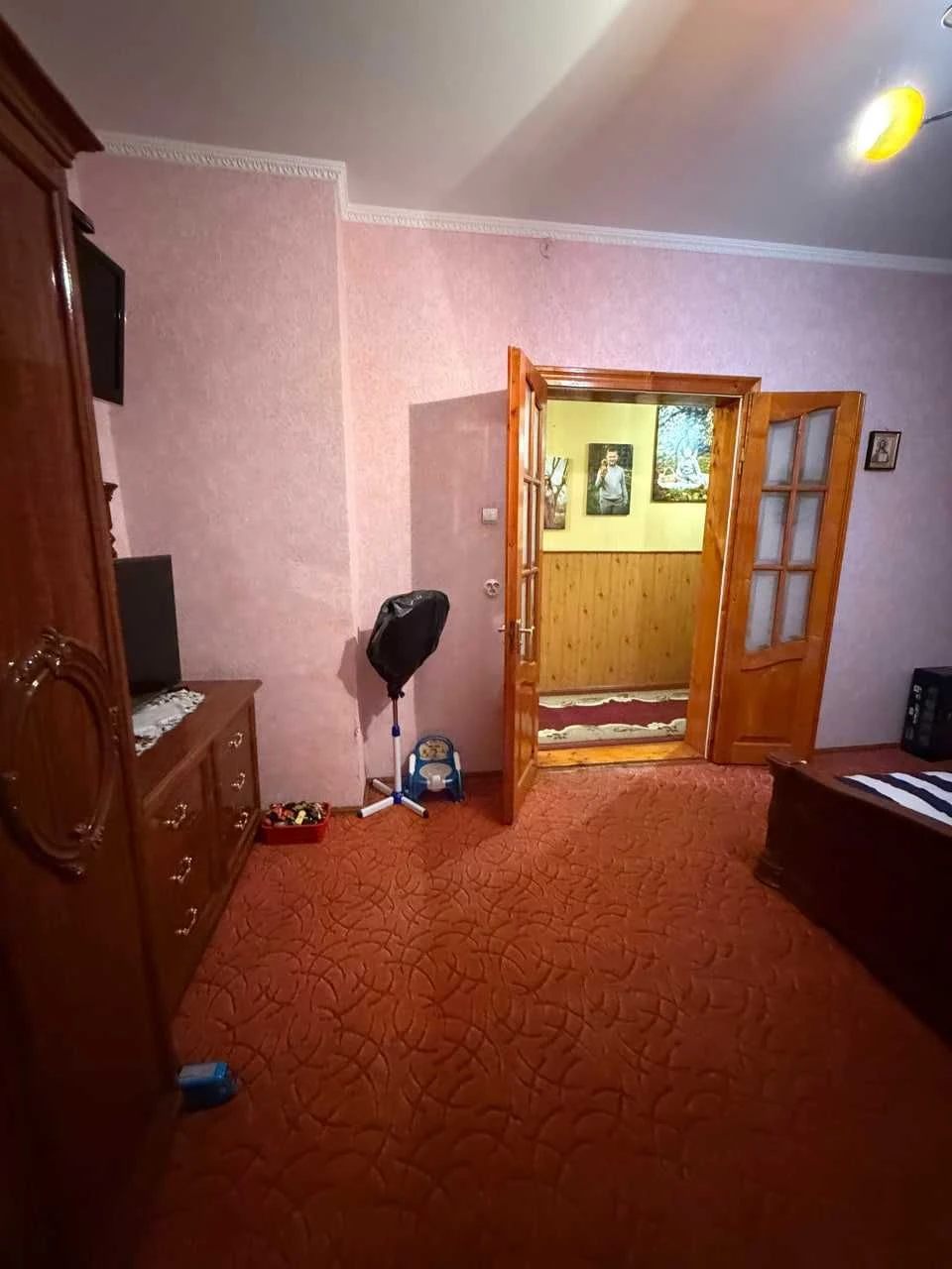 Продається 4-кімнатна квартира на Руданського з власною земе